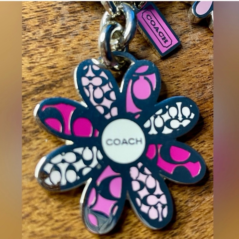 COACH Vintage Double Daisy Delight Pink Silver Signature Charm Keychain like new - Picture 6 of 9